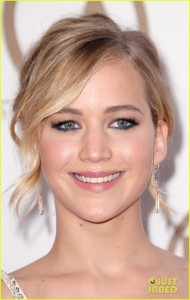 jennifer-lawrence-stuns-on-her-first-red-carpet-in-months-02