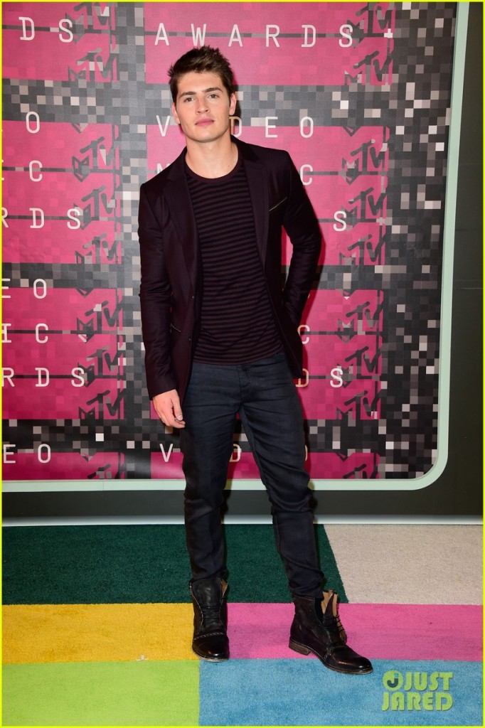 LOS ANGELES, CA - AUGUST 30: Actor Gregg Sulkin attends the 2015 MTV Video Music Awards at Microsoft Theater on August 30, 2015 in Los Angeles, California. (Photo by Frazer Harrison/Getty Images)