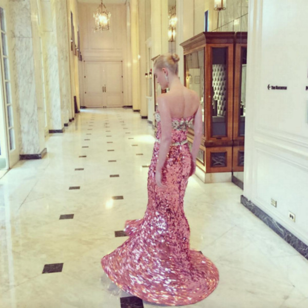 kate-bosworth-instagram-dolce-and-gabbana-sequin-golden-globes-600x600